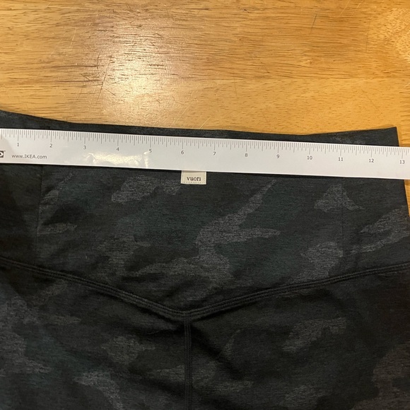 Vuori Set High Waist Dark Grey Camo Leggins - Picture 7 of 14